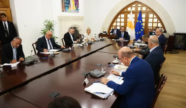 Güney Kıbrıs, Ağrotur üssüne İHA saldırısı sonrası alarmda