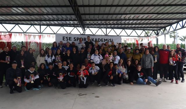 Oklar Eşe Bakkal Anısına Atıldı