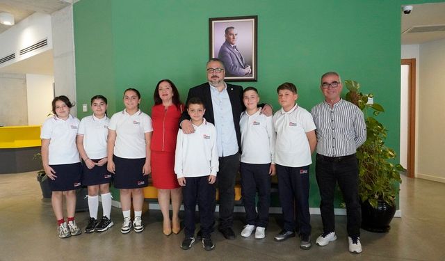 23 Nisan İlkokulu öğrencileri Girne Belediye Başkanı Şenkul'u ziyaret etti