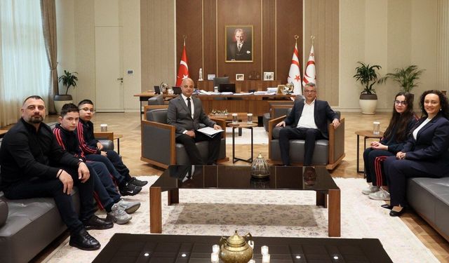 Cumhurbaşkanı Erhürman ÖZEV Özel Eğitim Vakfı heyetini kabul etti