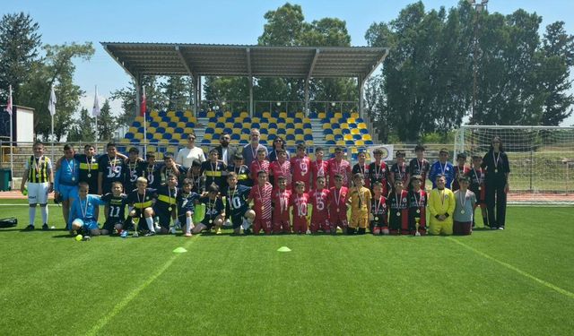Geçitkale-Serdarlı Belediyesi 3. İlkokullar Arası Futbol Turnuvası düzenledi