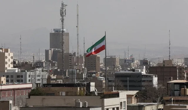 İran'da tüm okullarda uzaktan eğitime geçiliyor