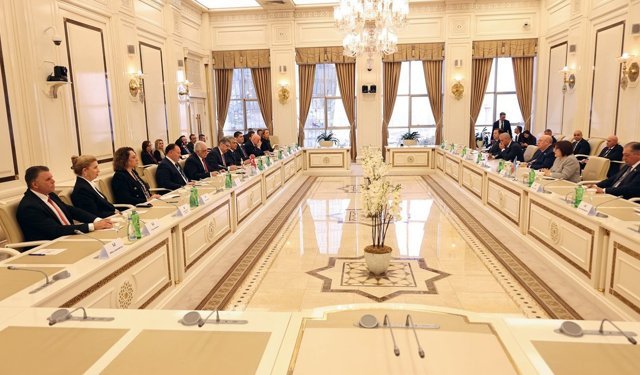 Meclis Başkanı Öztürkler Bakü'de: