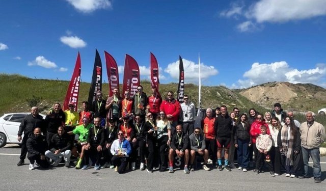 Olimpik Duatlon Yarışması'nda Enis Alçıcı ve Alexandra Mehltretter şampiyon