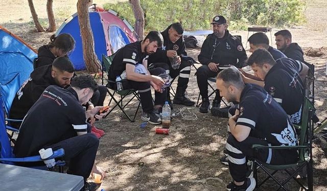 GAÜ'lü öğrencilere iki günlük kamp eğitimi
