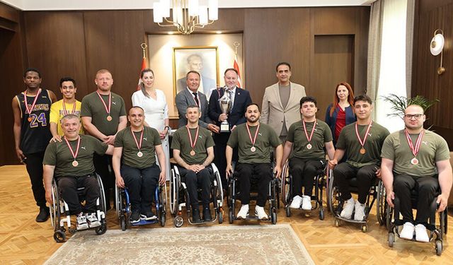 Öztürkler: 'Tekerlekli sandalyeli sporcuların başarısı gurur kaynağımız'