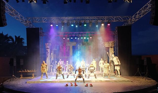 'Büyük Romulus' Girne'de sahnelendi