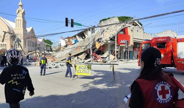 Filipinler'de 7,8 büyüklüğündeki deprem... En az dört ölü, 200'den fazla yaralı