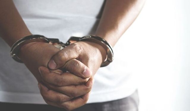 Gazimağusa'da bir restoranda elindeki budama makasını etrafa sallayarak bağırıp çağıran kişi tutuklandı