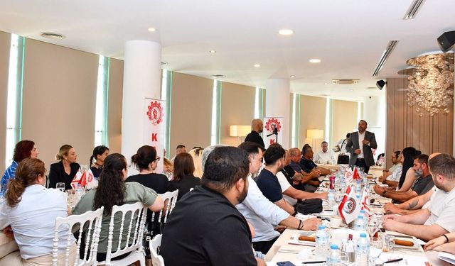 Kamu-İş'in düzenlediği, 'Toplu İş Sözleşmesi Yasası ve Uygulamaları' panelinin ikincisi yapıldı
