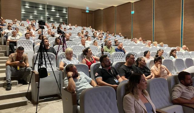 Kimliksizler Derneği bilgilendirme toplantısı düzenledi