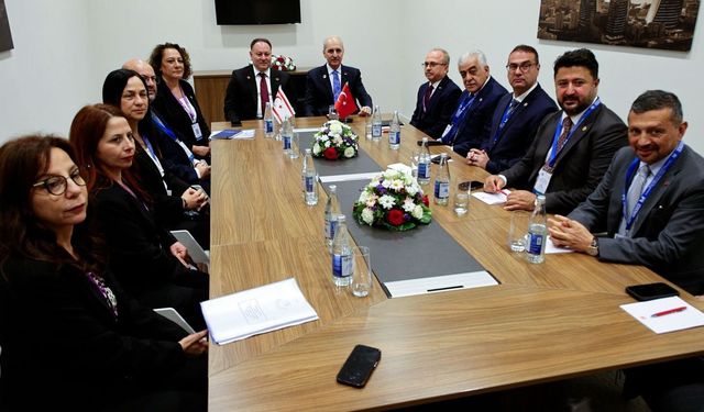 Meclis Başkanı Öztürkler, Bakü'de TBMM Başkanı Kurtulmuş ile görüştü