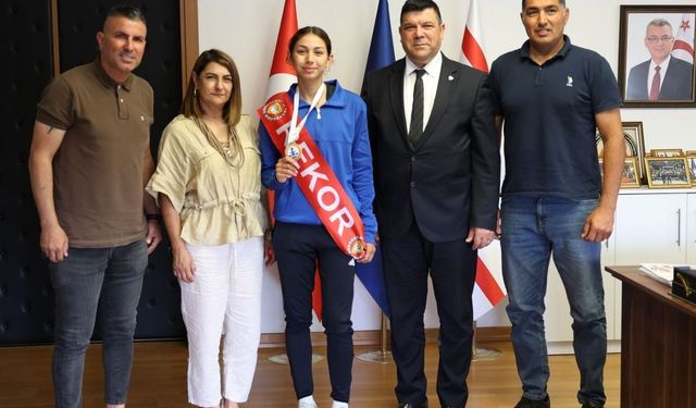 Milli atlet Ada Kafa, DAÜ Rektörü Kılıç'ı ziyaret etti