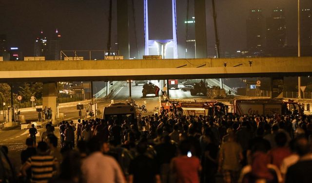 15 Temmuz mesajları: 'Dünyaya demokrasi dersi verildi'