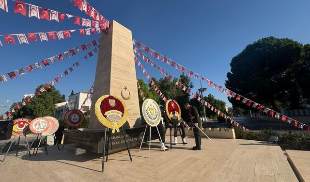 20 Temmuz Barış Harekatı'nın 52'nci yıl dönümü... Lefkoşa'daki ilk tören Şehitler Anıtı önünde düzenlendi