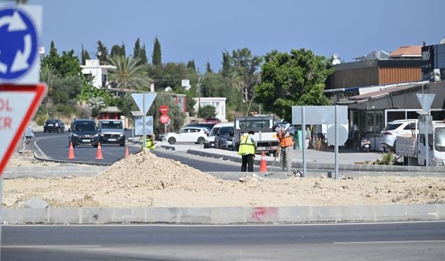 Başbakan Üstel ve Ulaştırma Bakanı Arıklı, Girne-Çatalköy yolunda incelemelerde bulundu