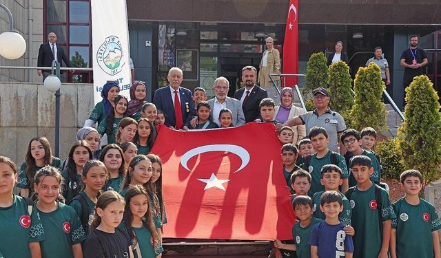 KKTC Aksakalı Öksüzoğlu Kayseri'de Kıbrıs gazileri ve öğrencilerle buluştu