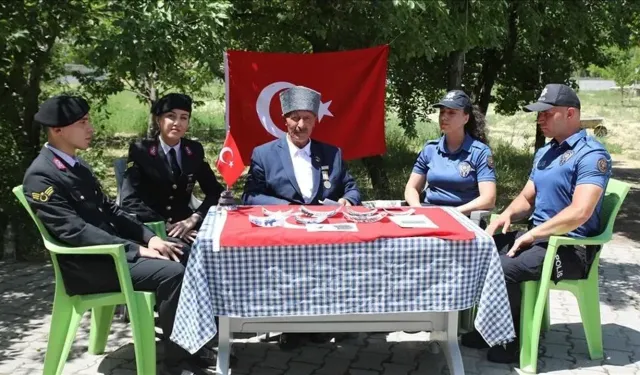 Tank şoförü Kıbrıs gazisi, silah arkadaşlarıyla verdiği mücadeleyi anlattı