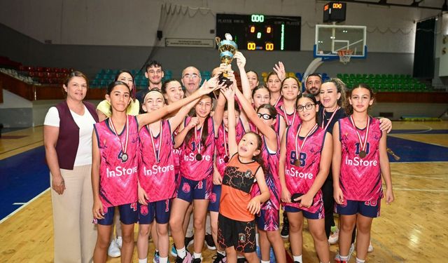 U12 Kızlar Ligi'nde Şampiyon Levent Spor