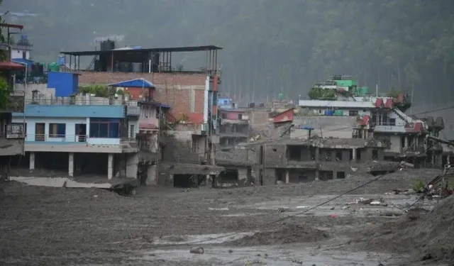 Nepal'deki selde hayatını kaybedenlerin sayısı 270'e çıktı