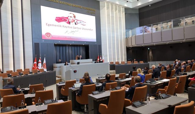 Genel seçimin 6 Aralık'ta yapılmasını öngören tasarıya ivedilik kararı alındı