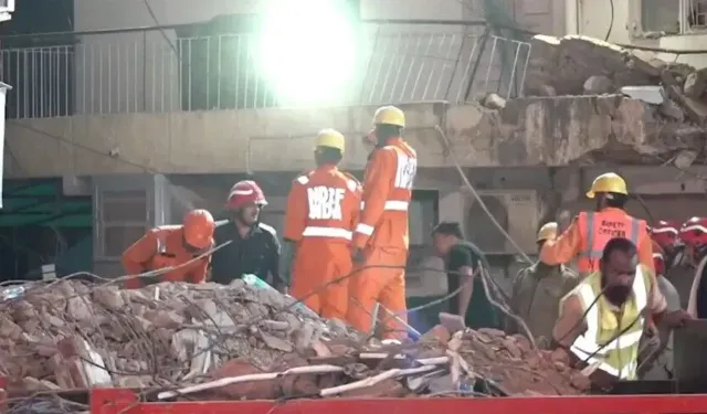Hindistan'da çöken öğrenci yurdunda yaşamını yitirenlerin sayısı 6'ya yükseldi