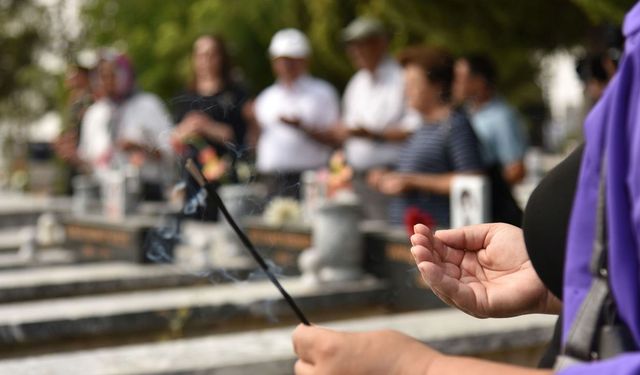 Kimlik tespiti tamamlanan 15 şehitin pazartesi günü yapılması planlanan defni ertelendi