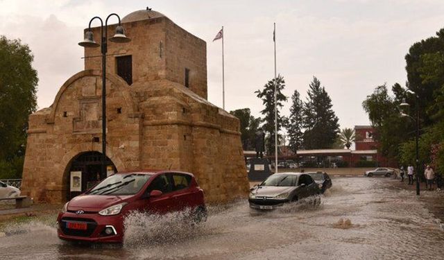 Hava, cuma gününe kadar yağmurlu olacak: Yarın ve çarşamba sabahı sis bekleniyor