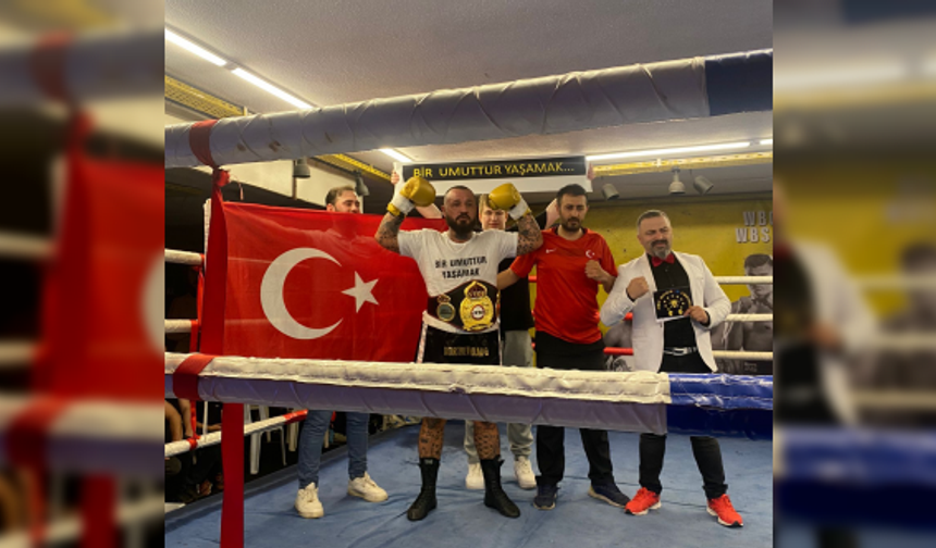 Kıbrıslı Türk Milli Boksör Demir Yumruk Metin Turunç yine gururlandırdı