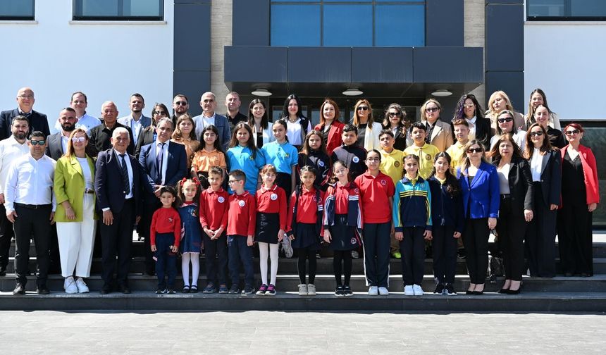 Güzelyurt Belediye Başkanı Özçınar, Çocuk Meclisini kabul etti