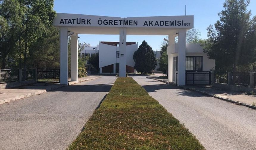 Atatürk Öğretmen Akademisi öğrencileri değiştirilen öğretmenlik sınav tüzüğünün geri çekilmesini istedi