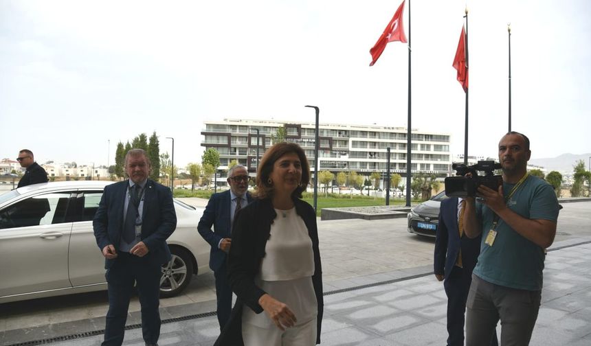 Cumhurbaşkanı Tatar, Holguin’i kabul etti