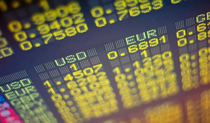 Sterlin 51,40, euro 43,85, dolar 38,65 TL’den işlem görüyor