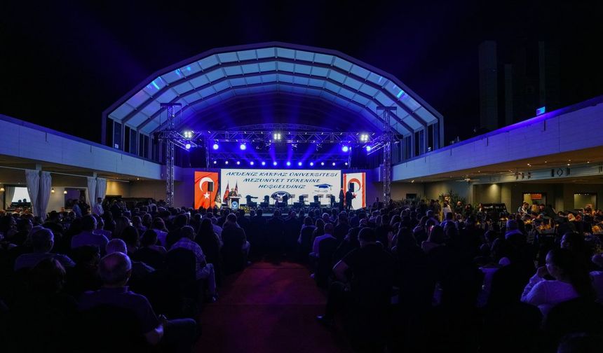 Tatar, Akdeniz Karpaz Üniversitesi mezuniyet törenine katıldı
