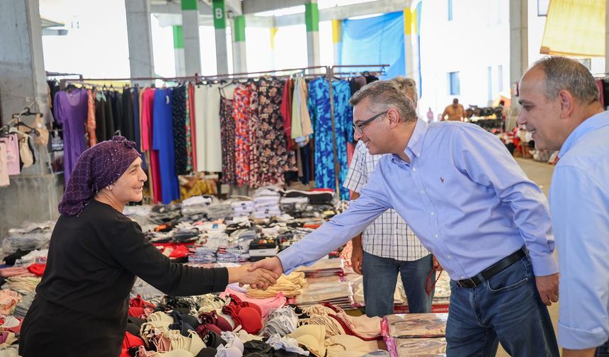 Erhürman, Lefkoşa Açık Pazar’ı ziyaret etti