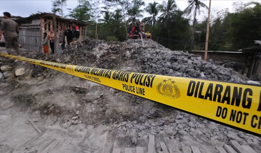 Endonezya'da toprak kayması nedeniyle ölenlerin sayısı 23'e yükseldi