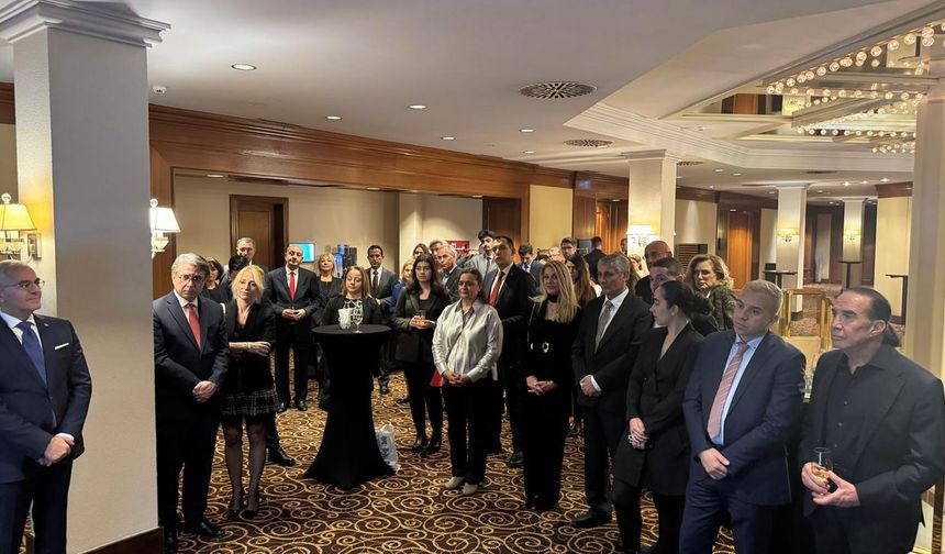 Kuzey Kıbrıs Türk Cumhuriyeti'nin 42. kuruluş yılı dolayısıyla İsviçre'nin Cenevre kentinde resepsiyon verildi.