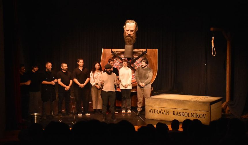 Girne Belediyesi Oda Tiyatrosu, yeni sezona 'Raskolnikov' ile başladı