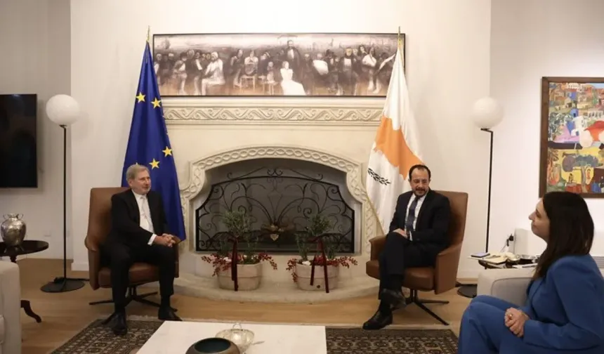 Johannes Hahn dün Hristodulidis'le görüştü