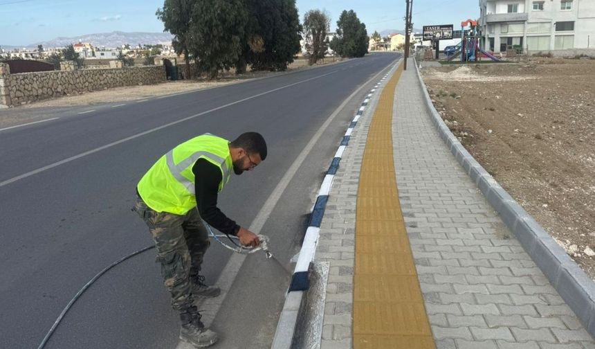Mesarya Belediyesi, yaya ve araç güvenliği için çalışmalarını sürdürüyor