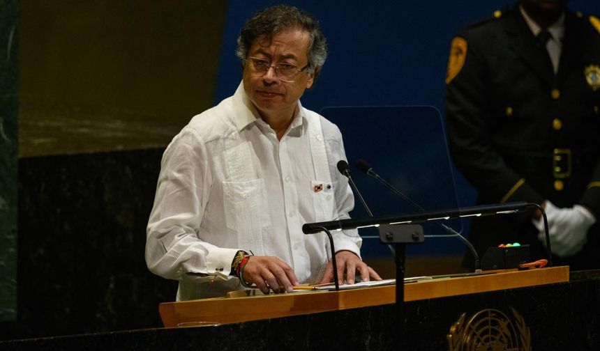 Kolombiya Cumhurbaşkanı Petro: 'Şu anda Caracas bombalanıyor'