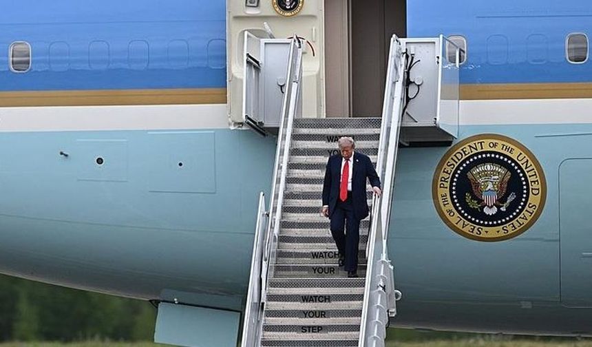 Trump'ın uçağı Davos'a giderken geri döndü
