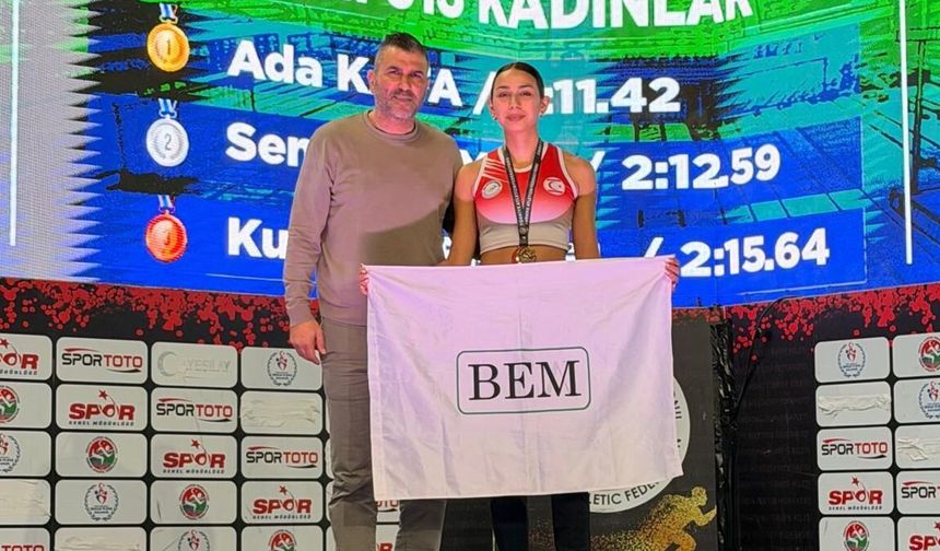 Ada Kafa, Jerfi Fıratlı U18 Türkiye Salon Şampiyonası'nda 800 metre şampiyonu