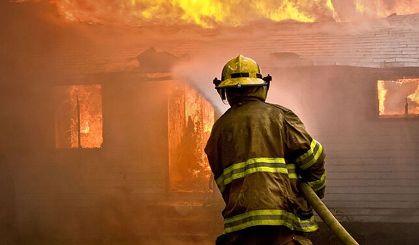 Lapta'da gaz ocağı üzerinde unutulan tencere yangına sebep oldu