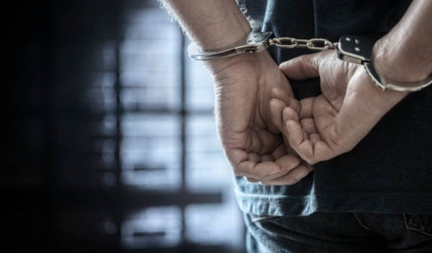 Turist vizesiyle gelip restoranda çalıştığı tespit edildi, tutuklandı