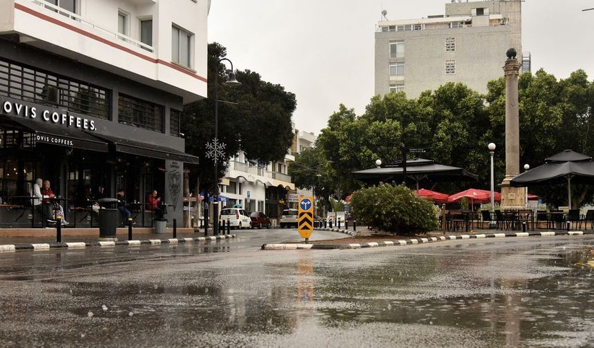 Bir hafta boyunca sağanak alarmı: Sıcaklık 17-20 derece bandında kalacak