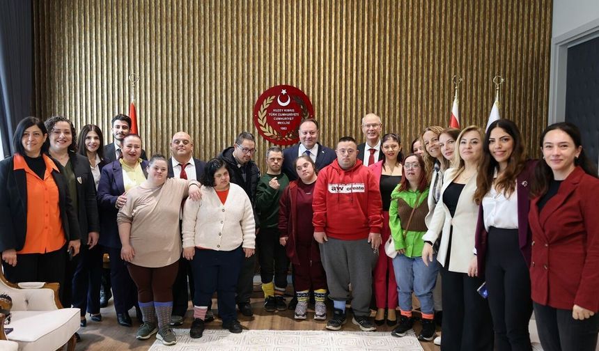 Down sendromlu gençler Meclis Başkanı Öztürkler'i ziyaret etti