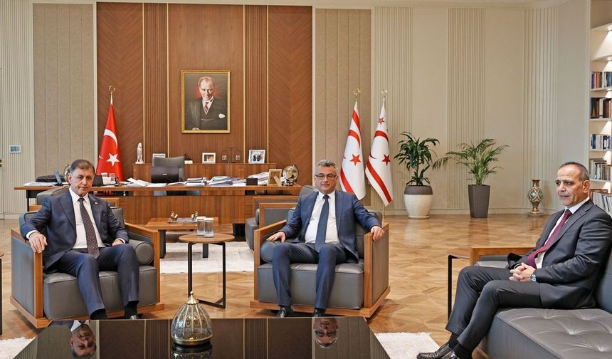 Erhürman, İzmir Büyükşehir Belediye Başkanı Tugay'ı kabul etti