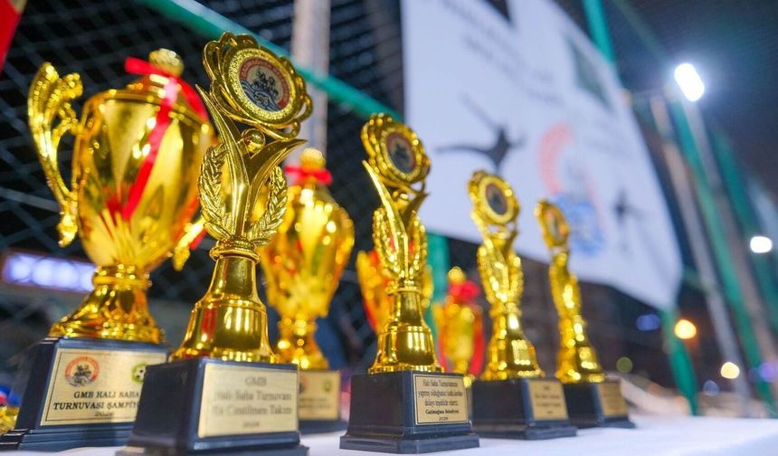 Gazimağusa Kurum ve Kuruluşlar Arası Halı Saha Turnuvası'nın şampiyonu GMB City oldu