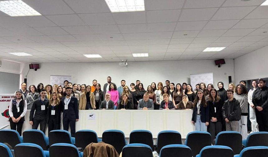 'Geleceğin Hekimlerinin Gelecek Planlamasında Yol Haritası' konulu seminer düzenlendi